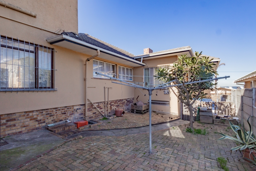 4 Bedroom Property for Sale in Avondale Western Cape